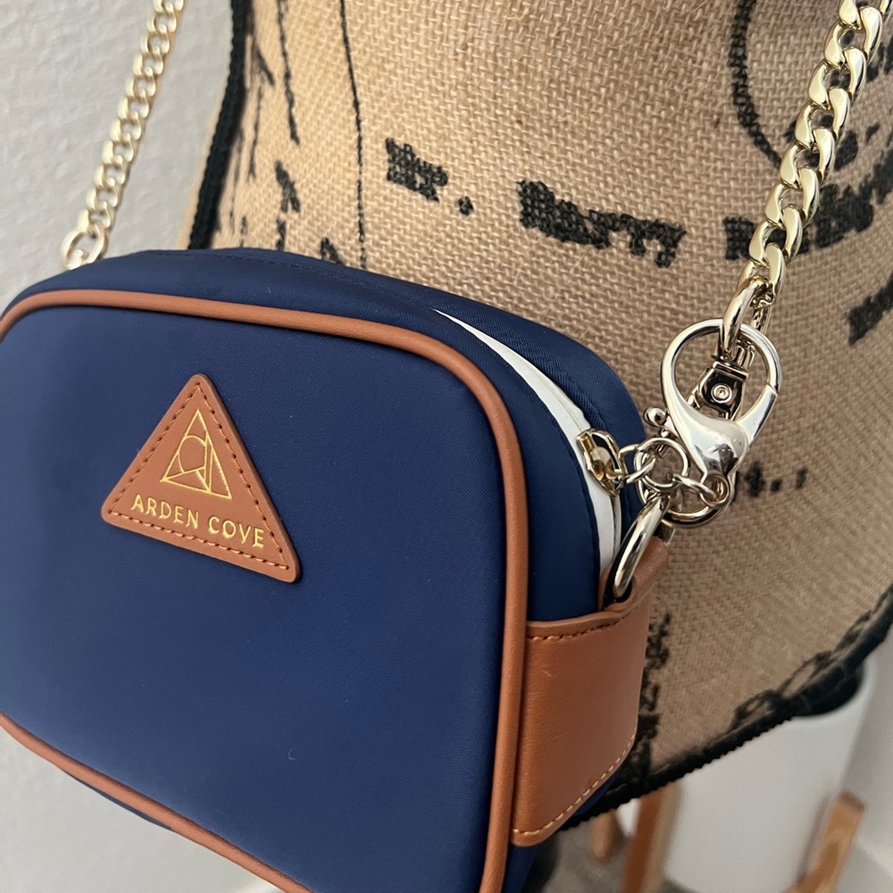Anti-theft Crissy Mini Crossbody is the perfect travel bag - used only twice!
